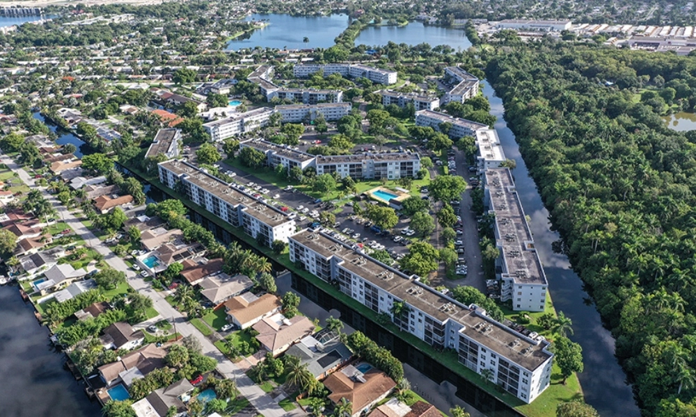 Top Aeroseal HVAC air duct sealing service company in Oakland Park FL - Top view of Royal Park Condominuims in Oakland Park FL