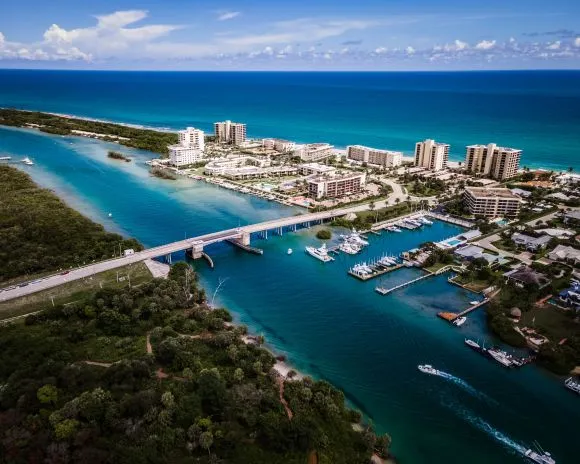 Top air duct cleaning services company in Jupiter Island FL - View of a cleaner Jupiter Island air environment after the job is done.