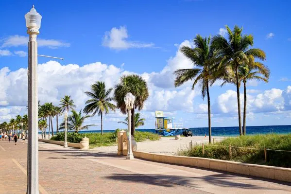 Top HVAC system installation service company in Hollywood FL - View of a climate controlled Hollywood air environment after the job is done.