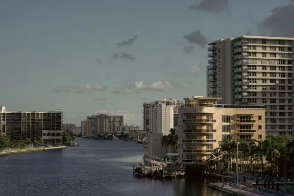 Top HVAC system tune up service specials in Hallandale Beach FL - View of a climate controlled Miami air environment after the job is done.